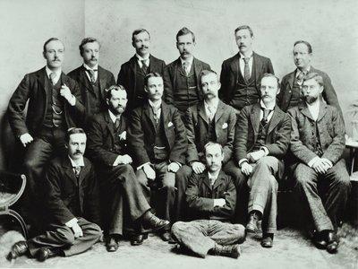 Rosendale Road School: gruppo di insegnanti, 1897 da English Photographer