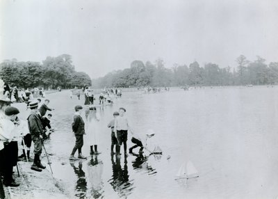 Round Pond, Kensington Gardens da English Photographer