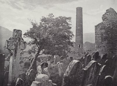 Torre Rotonda, Croce e Cucina di San Kevin, Glendalough da English Photographer