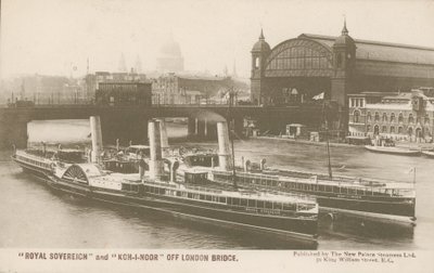 Royal Soverign e Koh-I-Noor al largo del London Bridge da English Photographer
