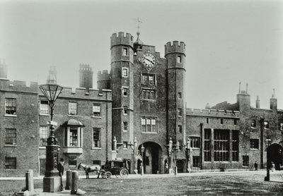 Saint Jamess Palace: vista da Saint Jamess Street, 1896 da English Photographer