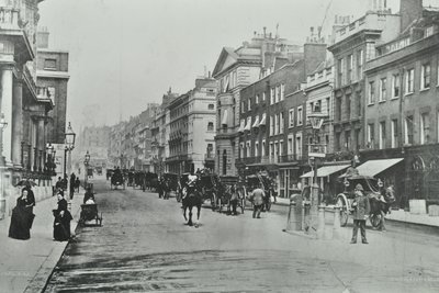 Saint Jamess Street: vista nord da Pall Mall, 1895 da English Photographer