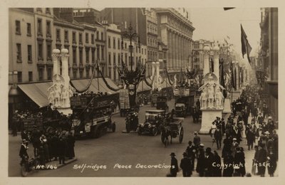 Selfridges, Decorazioni di Pace da English Photographer
