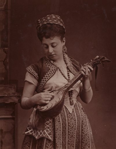Seline Dolaro da English Photographer