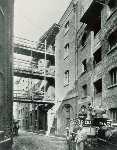 Shad Thames, Londra, 1890 da English Photographer