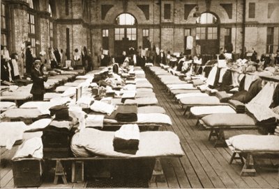 Alloggio per dormire: La Sala Piccola, Alexandra Palace, illustrazione da Prigionieri tedeschi in Gran Bretagna da English Photographer