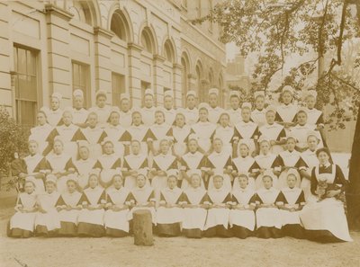 Scuola di carità per ragazze di St Marylebone da English Photographer