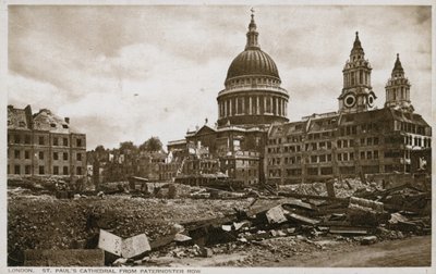 Cattedrale di St Paul, Londra, da Paternoster Row da English Photographer