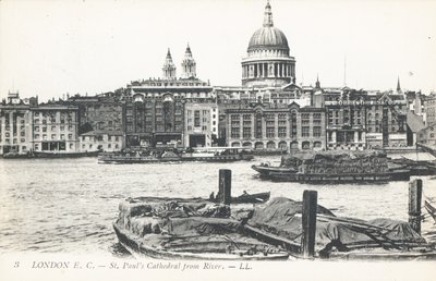 Cattedrale di St Paul dal Tamigi da English Photographer