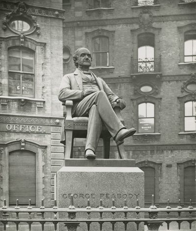 Statua di George Peabody da English Photographer