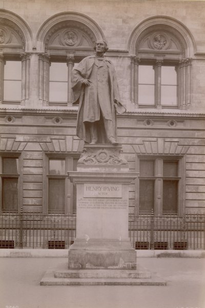 Statua di Henry Irving da English Photographer