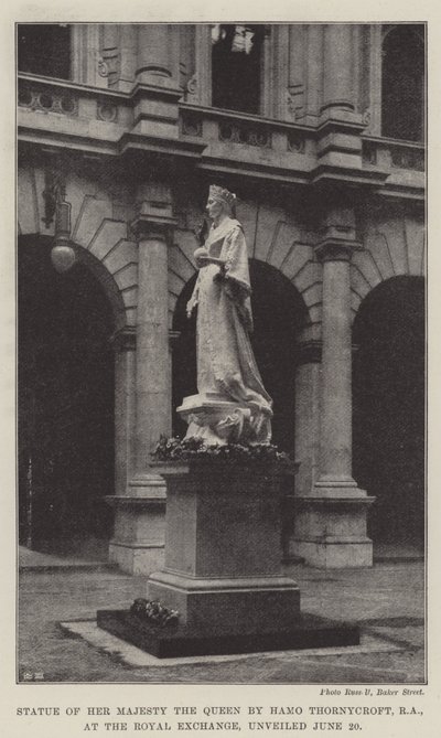 Statua di Sua Maestà la Regina di Hamo Thornycroft, RA, alla Royal Exchange, svelata il 20 giugno da English Photographer