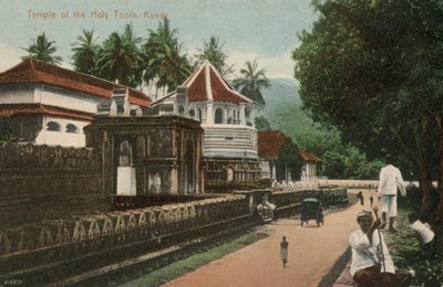 Tempio del Sacro Dente, Kandy, Ceylon (foto) da English Photographer
