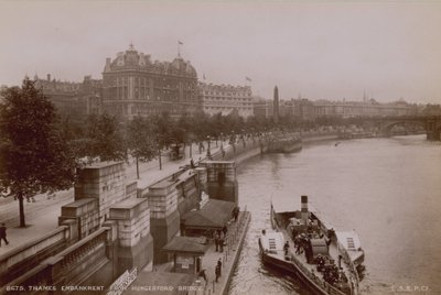 Embankment del Tamigi dal ponte di Hungerford da English Photographer