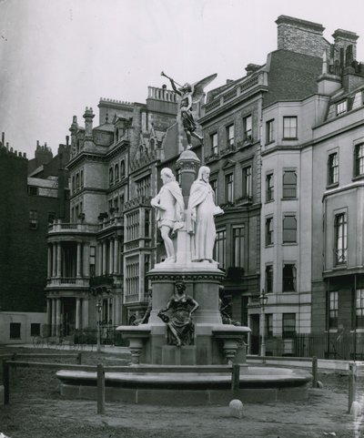 The Brown Fountain, Park Lane, Londra da English Photographer
