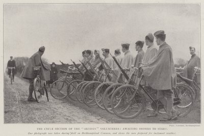 La Sezione Ciclistica dei Volontari Artisti, in Attesa di Ordini per Partire da English Photographer