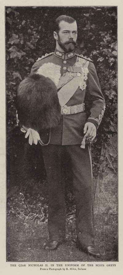 Lo Zar Nicola II in uniforme degli Scots Greys da English Photographer