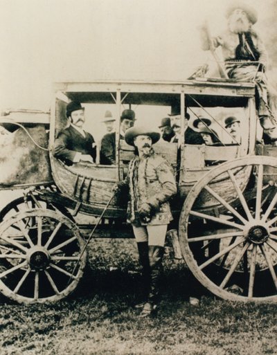 La diligenza di Deadwood a Londra - Buffalo Bill in piedi, John Nelson nella scatola da English Photographer