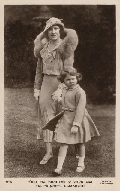 La Duchessa di York e la Principessa Elisabetta da English Photographer