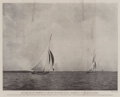 La prima vela di Shamrock II, il nuovo sfidante che guida Shamrock I nelle acque di Southampton da English Photographer