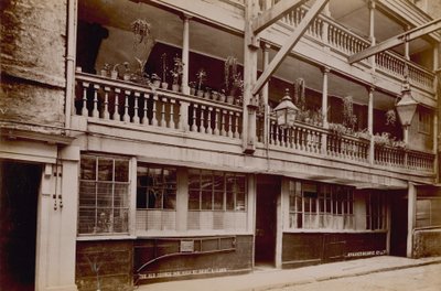 The George, Southwark da English Photographer