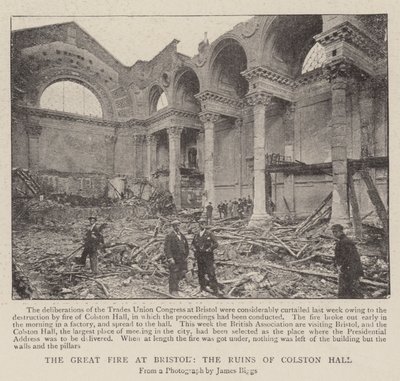 Il grande incendio a Bristol, le rovine della Colston Hall da English Photographer