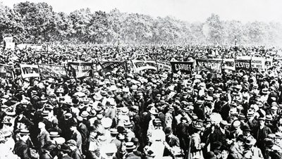 La grande dimostrazione per il voto alle donne a Hyde Park, domenica 12 giugno 1908 da English Photographer