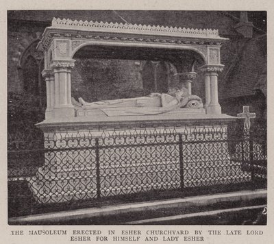 Il mausoleo eretto nel cimitero di Esher dal defunto Lord Esher per sé e Lady Esher da English Photographer