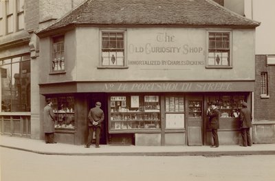 La Vecchia Bottega delle Curiosità, 14 Portsmouth Street, Lincolns Inn Fields, Londra da English Photographer