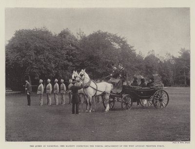 La Regina a Balmoral, Sua Maestà ispeziona il distaccamento Yoruba della West African Frontier Force da English Photographer