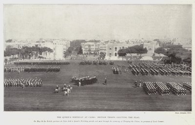Il compleanno della regina al Cairo, truppe britanniche che salutano la bandiera da English Photographer