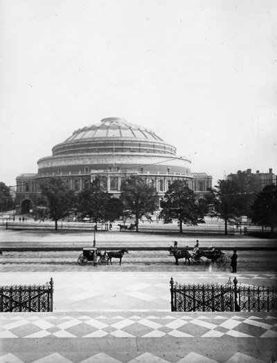 Royal Albert Hall, Londra, c.1880 da English Photographer