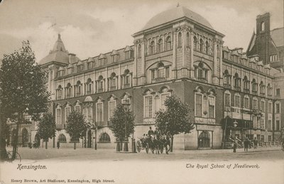 The Royal School of Needlework, Kensington, Londra da English Photographer