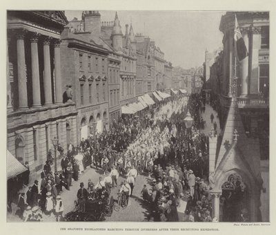 I Seaforth Highlanders che marciano attraverso Inverness dopo la loro spedizione di reclutamento da English Photographer
