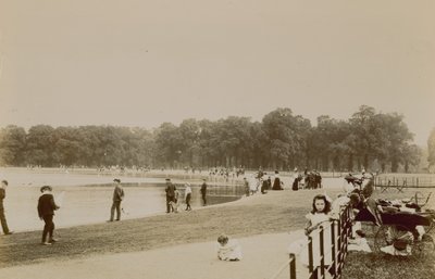 Il Serpentine, Hyde Park, Londra da English Photographer