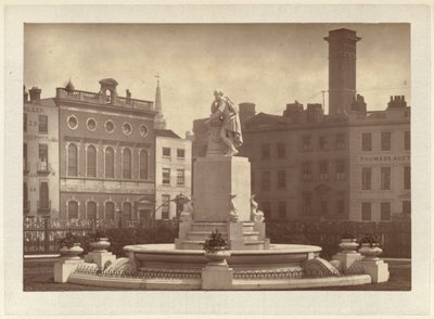 La fontana e la statua di Shakespeare in Leicester Square da English Photographer