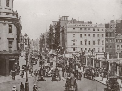 Lo Strand, da vicino Charing Cross, verso est da English Photographer