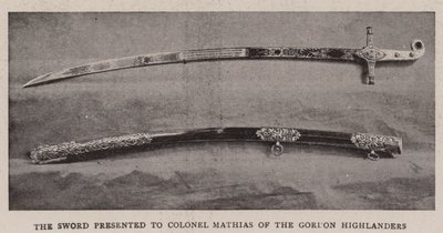 La spada presentata al Colonnello Mathias dei Gordon Highlanders da English Photographer