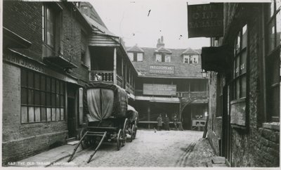 Il Tabard Inn, Southwark da English Photographer