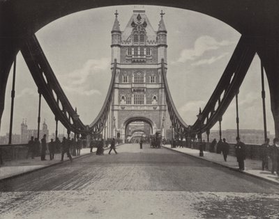 Il Tower Bridge (foto b/n) da English Photographer