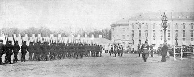 Le truppe che portano i colori nel Palazzo Reale (illustrazione) da English Photographer