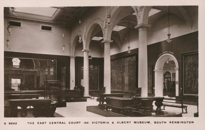 Museo Victoria e Albert, South Kensington, Londra da English Photographer