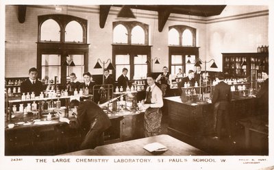 Il grande laboratorio di chimica della St Paul