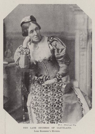 La defunta duchessa di Cleveland, madre di Lord Rosebery da English Photographer