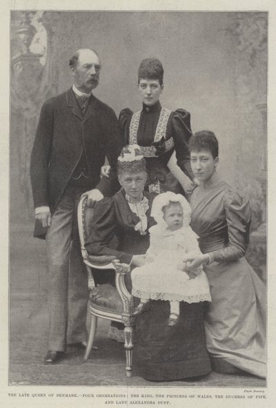 La defunta regina di Danimarca, quattro generazioni, il re, la principessa del Galles, la duchessa di Fife e Lady Alexandra Duff da English Photographer