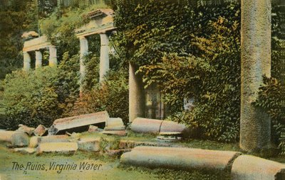 Le rovine a Virginia Water nel Windsor Great Park, Inghilterra da English Photographer