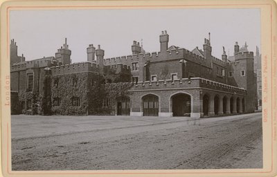 Il lato sud-est di St Jamess Palace da English Photographer