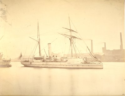 Il lato di dritta della cannoniera "Delta" ormeggiata nel fiume Tyne, c.1876 da English Photographer
