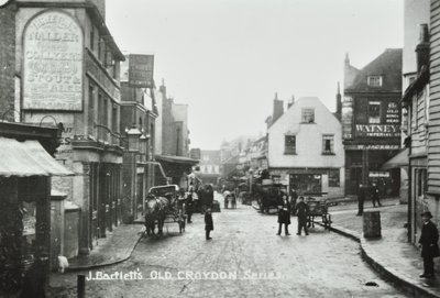 Three Tuns Old Kings Head, Surrey Street, Croydon: vista generale, 1885 da English Photographer