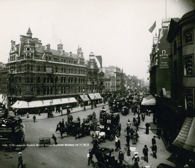 Tottenham Court Road da Oxford Street, Londra da English Photographer